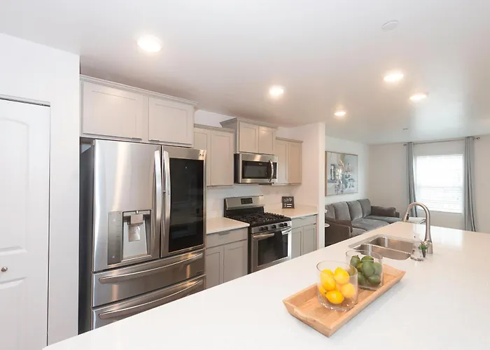 Urban Oasis In Chicago's Suburb * Naperville