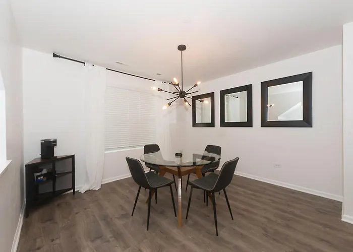 Urban Oasis In Chicago's Suburb * Naperville